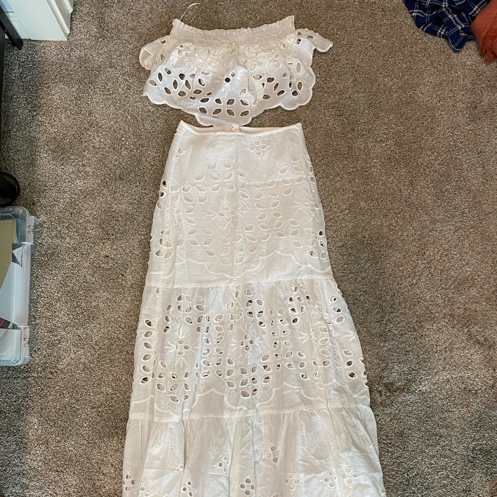 NWT Maxi eyelet set